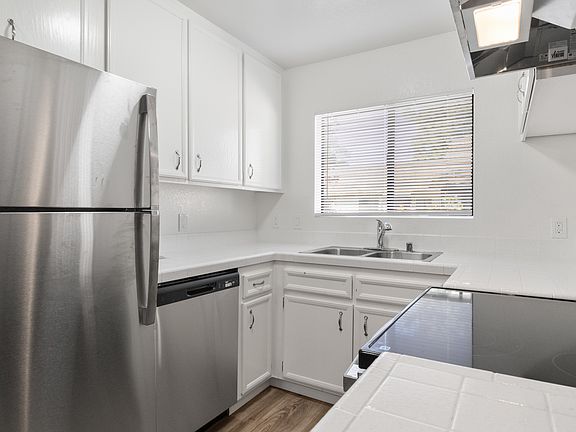 2nd image of 325 Oxford St #25