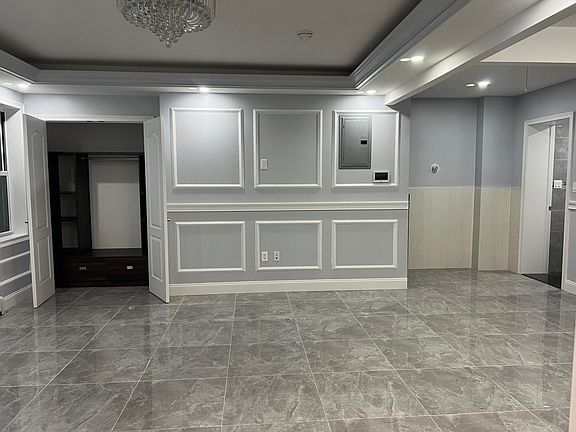 4th image of 214 Tompkins Ave #2