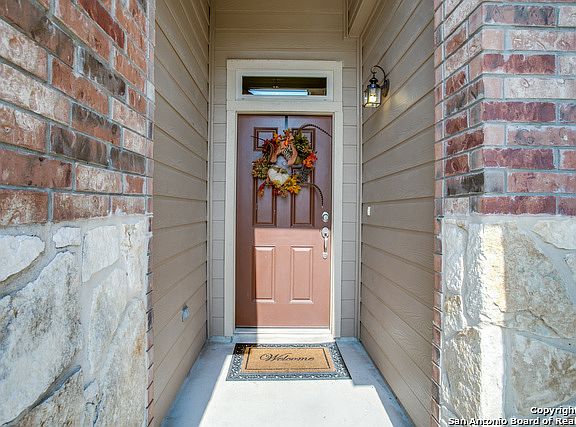 3rd image of 8415 Cedar Mdws