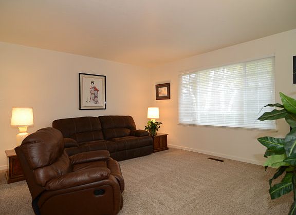 2nd image of 5723 San Lorenzo Dr