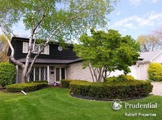 2 Reba Ct, Morton Grove, IL 60053