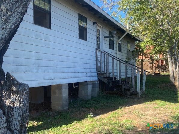 107 Franklin St, Luling, TX 78648