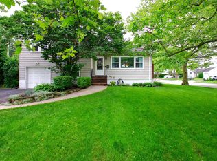 187 Tanners Pond Rd, Garden City, NY 11530