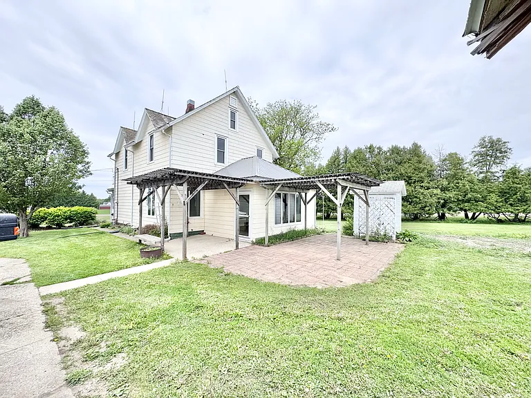 1016 Pleasant St — Photo 3