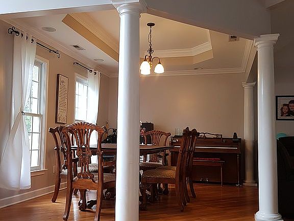 4th image of 108 Tall Oak Dr