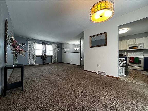 3rd image of 3825 Calico Dr