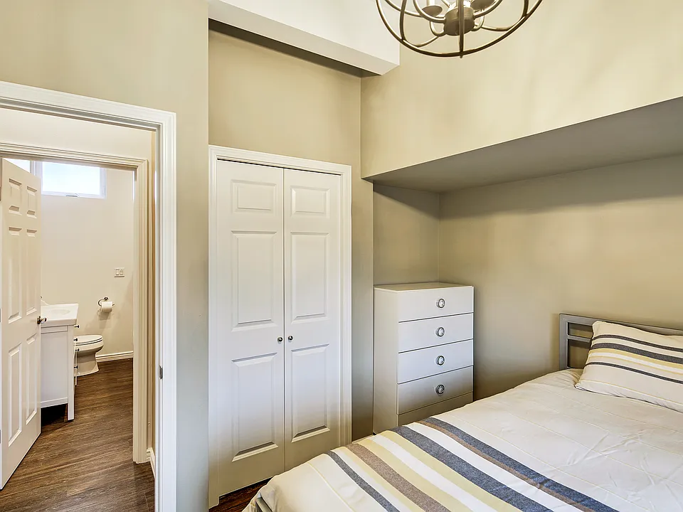 Queen size bed