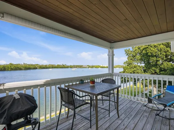 3783 Pompano Dr SE, Saint Petersburg, FL