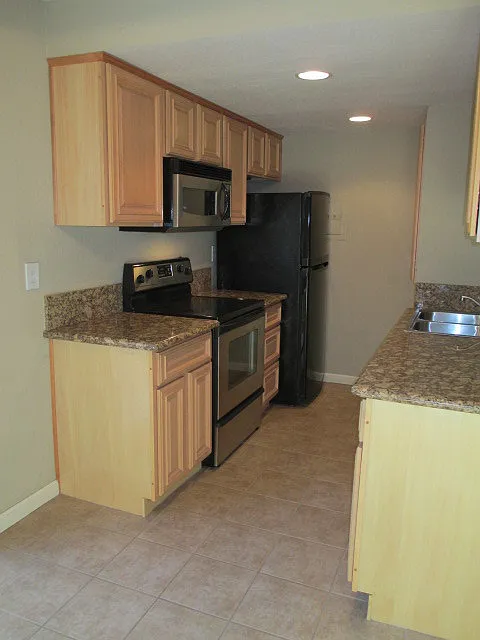 Parkview Townhomes across from Carmichael Park — Photo 4