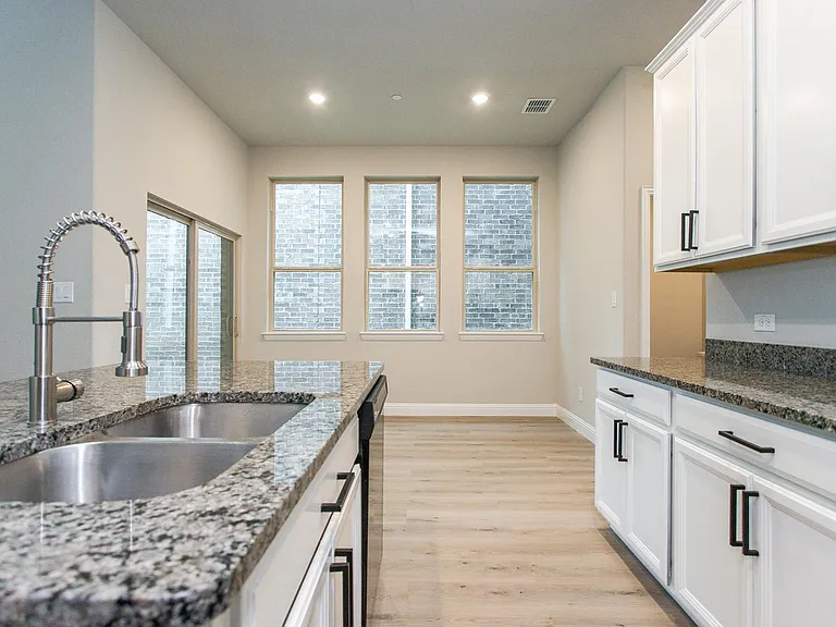 7504 Palisades Dr — Photo 10
