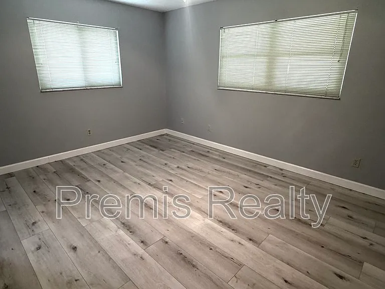 2309 Malcolm Dr — Photo 6