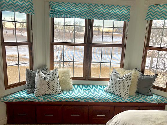 Bay window with window seat