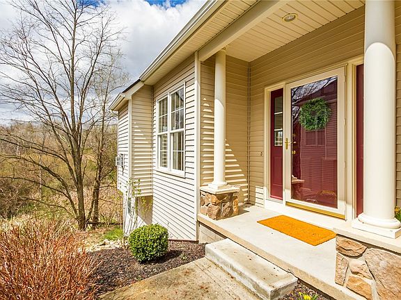 2nd image of 1098 Yorkshire Way