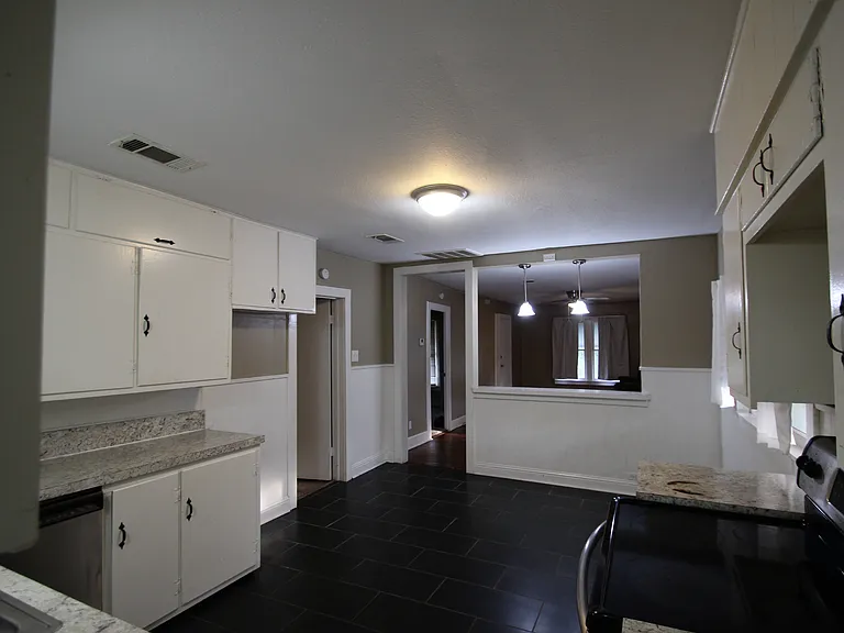 1415 W Crawford St — Photo 20