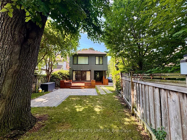 38 Baby Point Rd — Photo 2