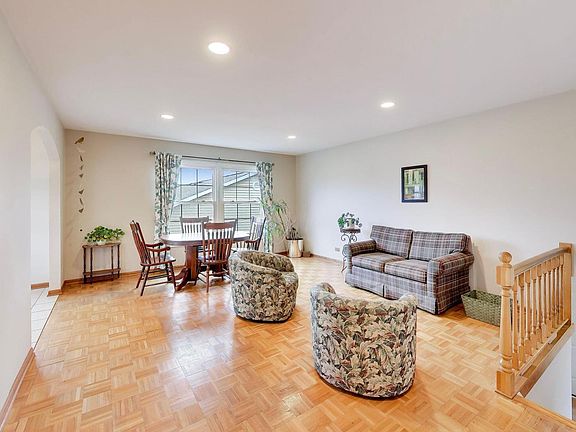 4th image of 2819 N Kennicott Ave