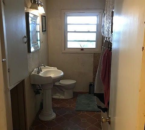 4th image of 1607 W Tennessee Ave