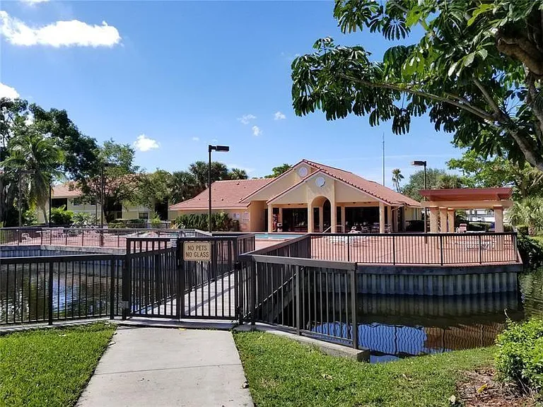 5641 Riverside Dr #306B1 — Photo 16