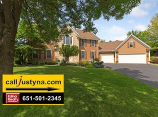 2843 Edgewater Cir, Woodbury, MN 55125