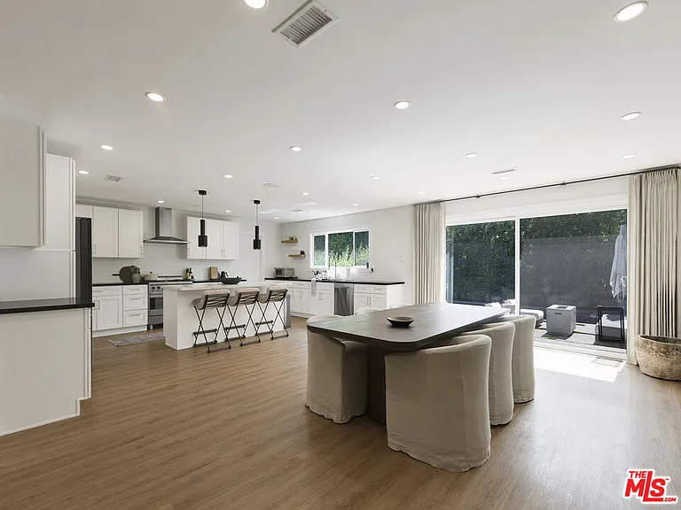 13506 Chandler Blvd — Photo 4