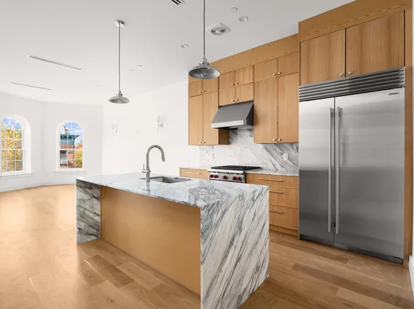 347 6th Avenue image 2 of 14