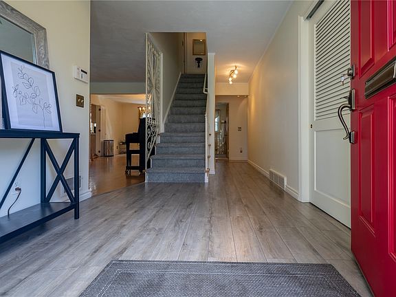 5th image of 25 Coral Way