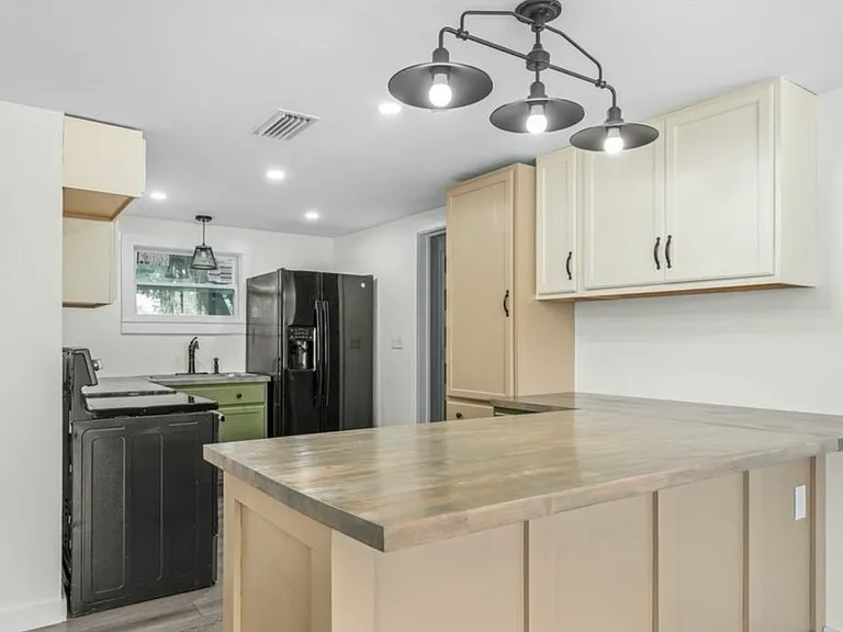 12 N Desoto Ave — Photo 21