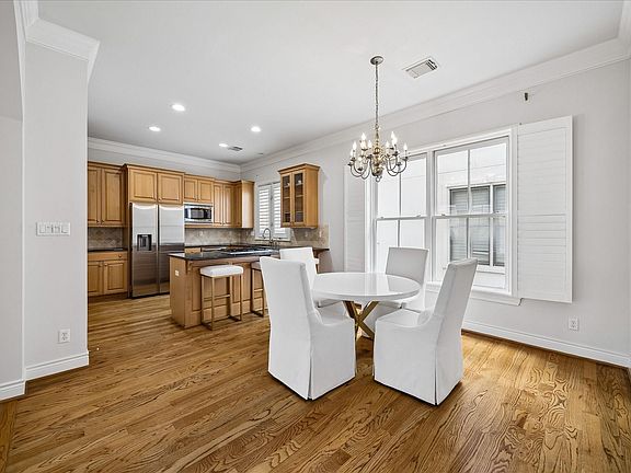 4th image of 130 Oak Place Dr