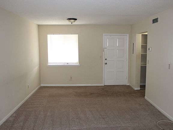 3rd image of 6306 Newtown Cir APT B4