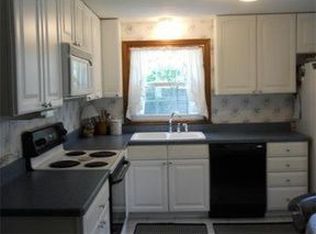 31 Hannum Brook Dr, Easthampton, MA 01027