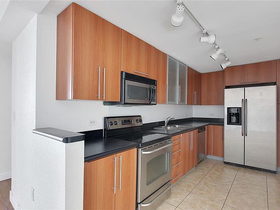 4th image of 7500 E Treasure Dr