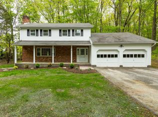 12 Edna Dr, Hyde Park, NY 12538