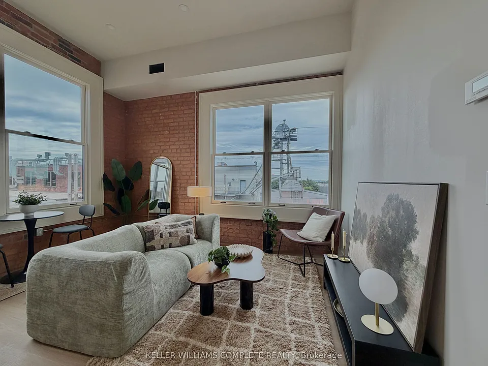 56 York Blvd #207