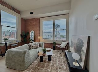56 York Blvd #207, Hamilton, ON L8R 0A2