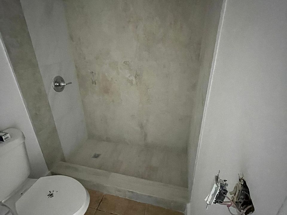 2nd image of 221 NE 40th St
