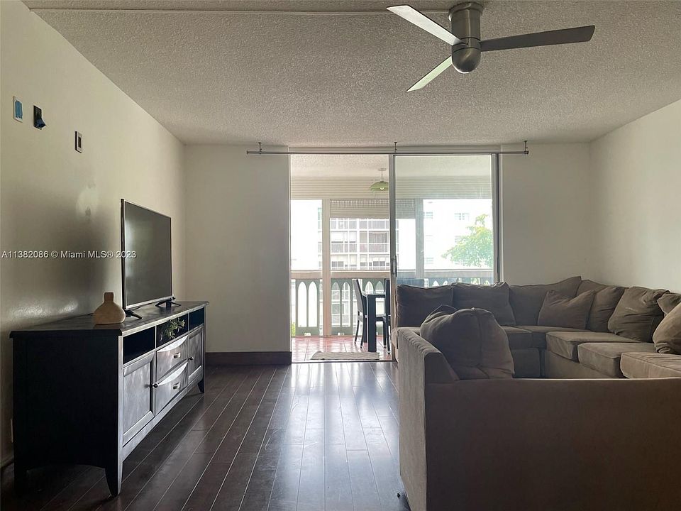 1st image of 900 NE 12th Ave APT 501