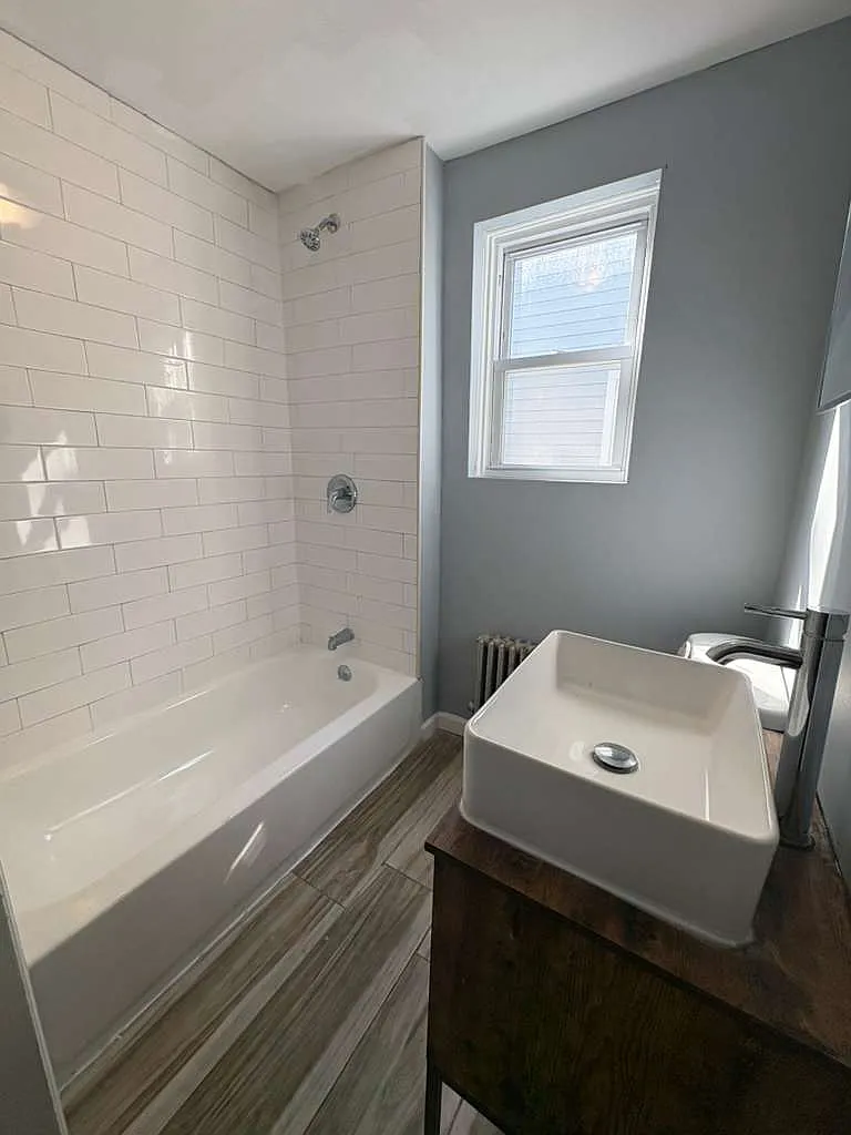 Building Photo - 593 Christopher St #1