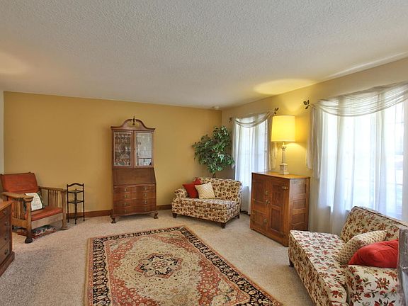 3rd image of 20 Eagle Ct