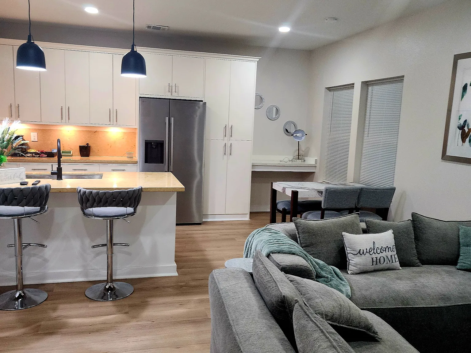 3 bed, 2.5 bath, 1800 sqft, $2,500 — Photo 1