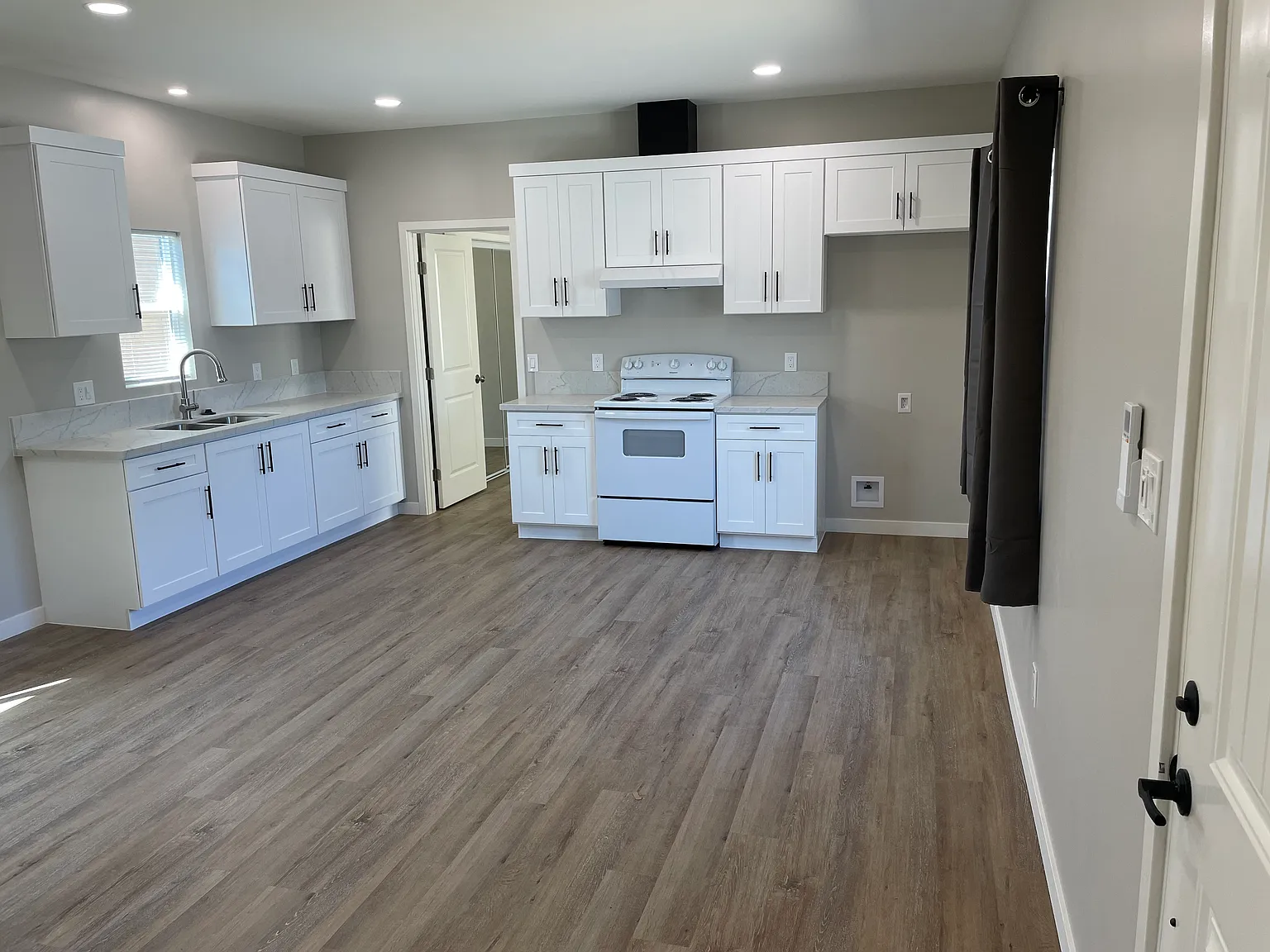 1 bed, 576 sqft, $2,150 — Photo 2