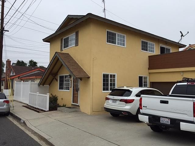 Front / Garage / Driveway