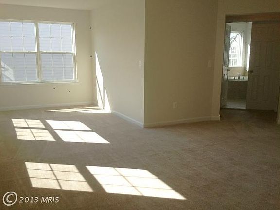 4th image of 10 Perth Dr