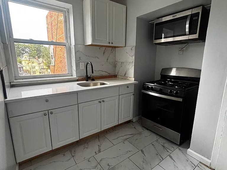 907 Park Ave #D21 — Photo 1
