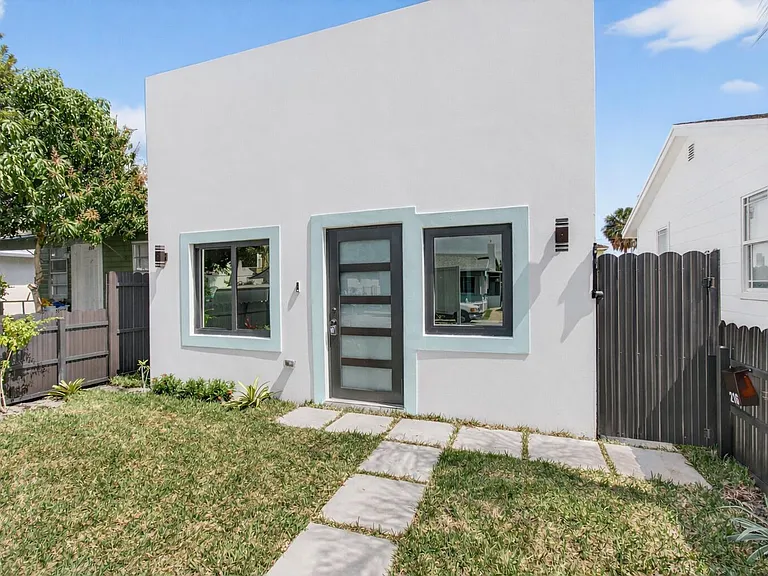 216 South Rd — Photo 11