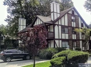 1422 Faulkner Ct, Mahwah, NJ