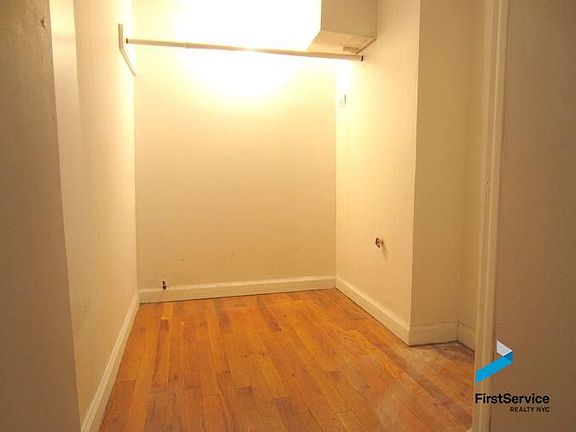 4th image of 211 E 5th St APT 4