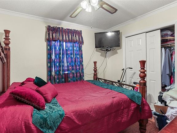 5th image of 5833 N Oak Dr