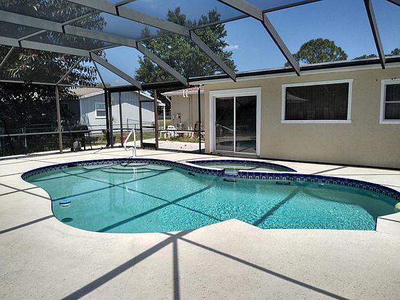 3rd image of 518 SW Ester Avenue