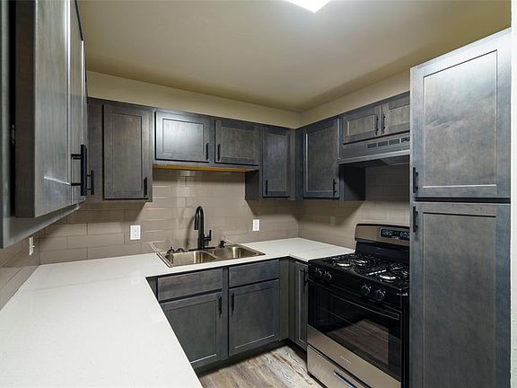 4th image of 2516 Queensbury Rd