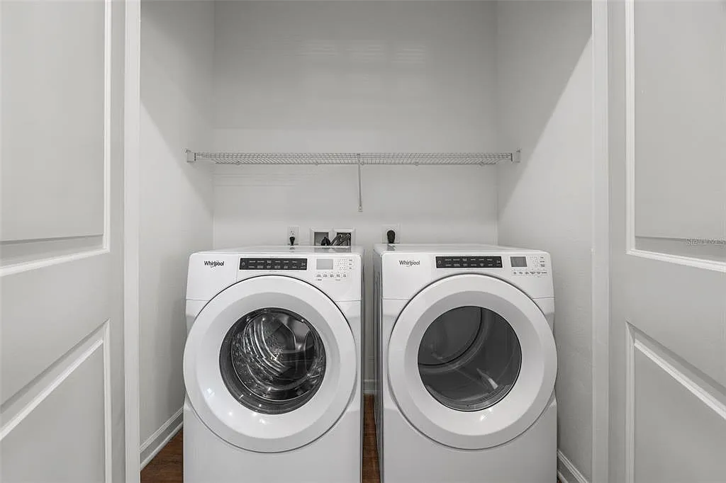 2 bed, 2.0 bath, 1200 sqft, $2,359 — Photo 4